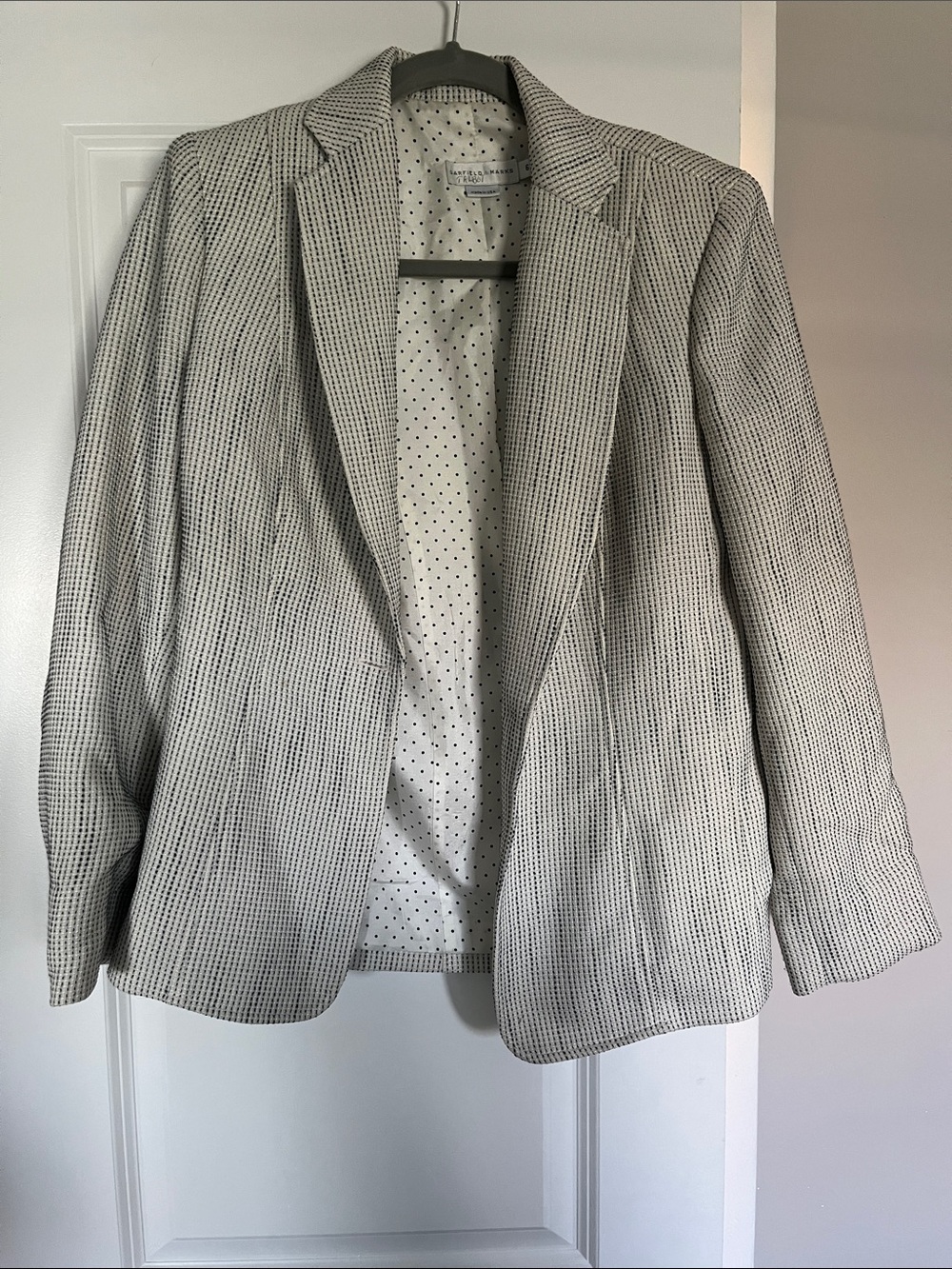 Garfield & Marks Textured Cream & Black Blazer with Notch Lapel